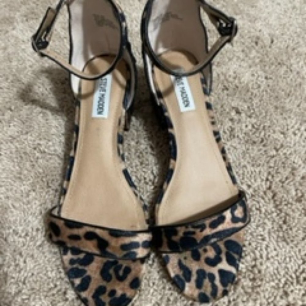Sandals with ankle strap by Steve Madden